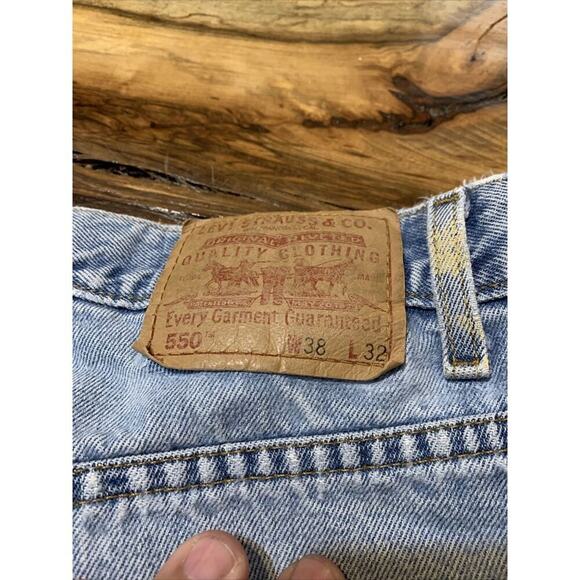 Levis 550 Mens Vintage Denim Blue Jeans 38x32 red tab Distressed Paint - Picture 1 of 9